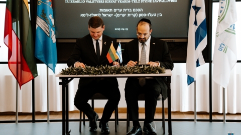 Bendradarbiavimo sutarties pasirašymas-65.jpg